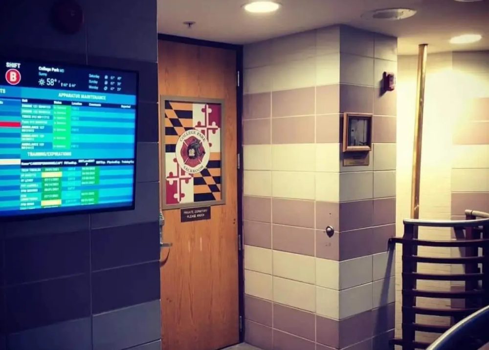 A station display showing apparatus maintenance and training status